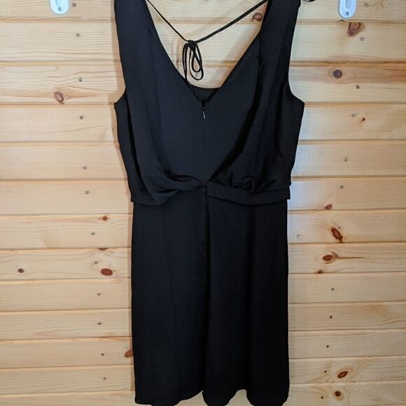 WHBM DRAPEY SURPLICE DRESSSTYLE: 570170001  - Picture 4 of 7